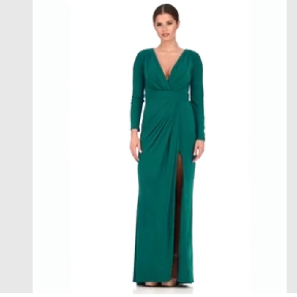 NWOT Mac Duggal size 6 emerald green long sleeve v-neck gown